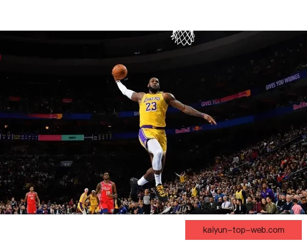 詹姆斯昨日惊人劈扣起跳三点二米入网速度接近五十公里